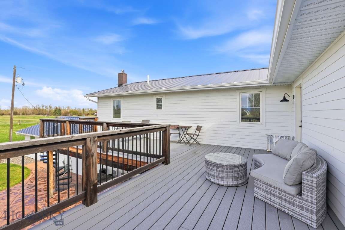 646 Hulbert Road W Property Photo 53