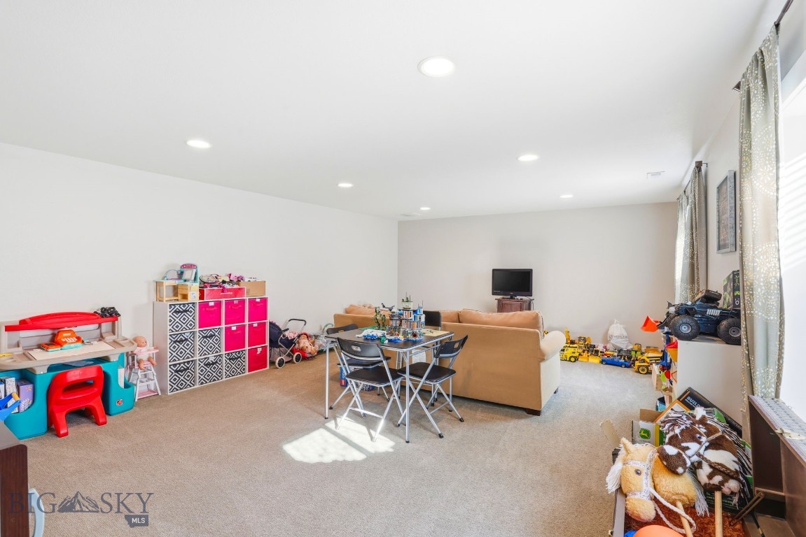 646 Hulbert Road W Property Photo 54