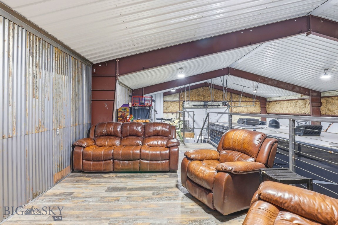 646 Hulbert Road W Property Photo 86