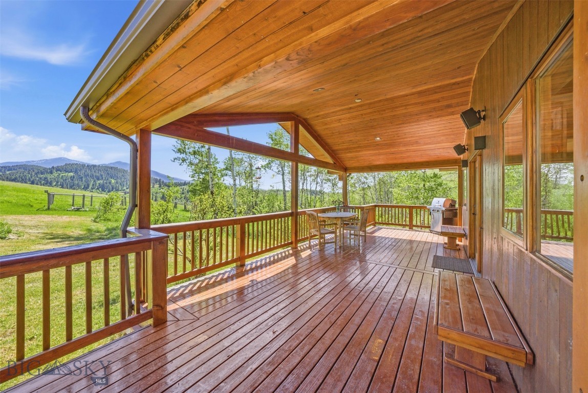 761 Sunny Bear Drive Property Photo 12