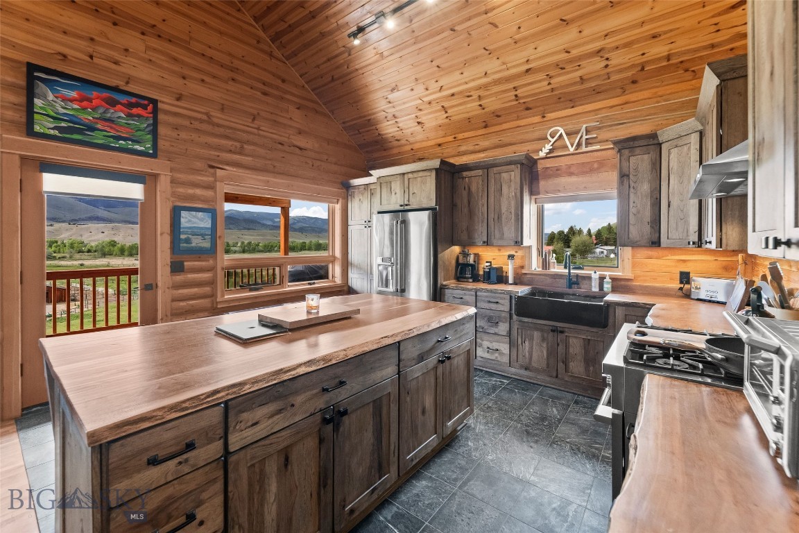 65 Emigrant Meadows Property Photo 24