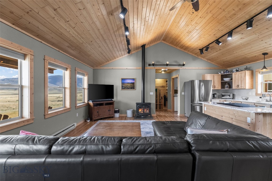 60 Wapiti Rd Property Photo 4