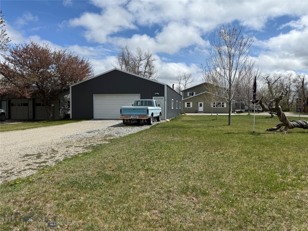 119 E 9th Property Photo 2