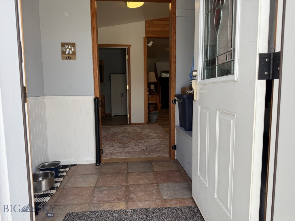 119 E 9th Property Photo 4