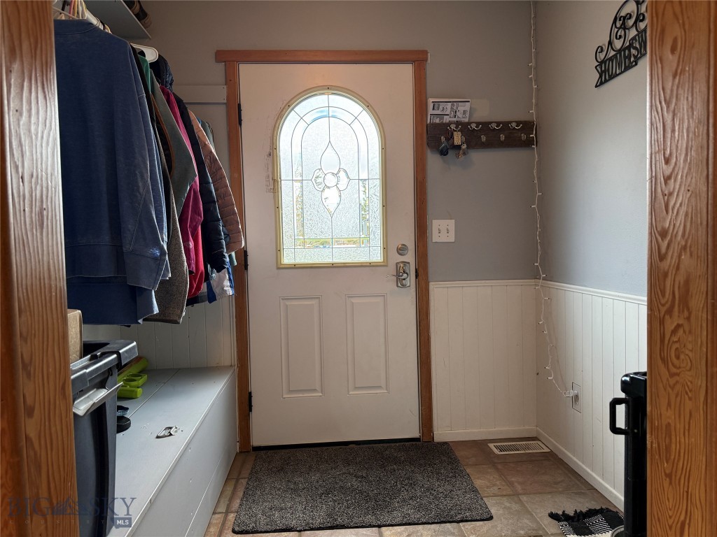 119 E 9th Property Photo 5