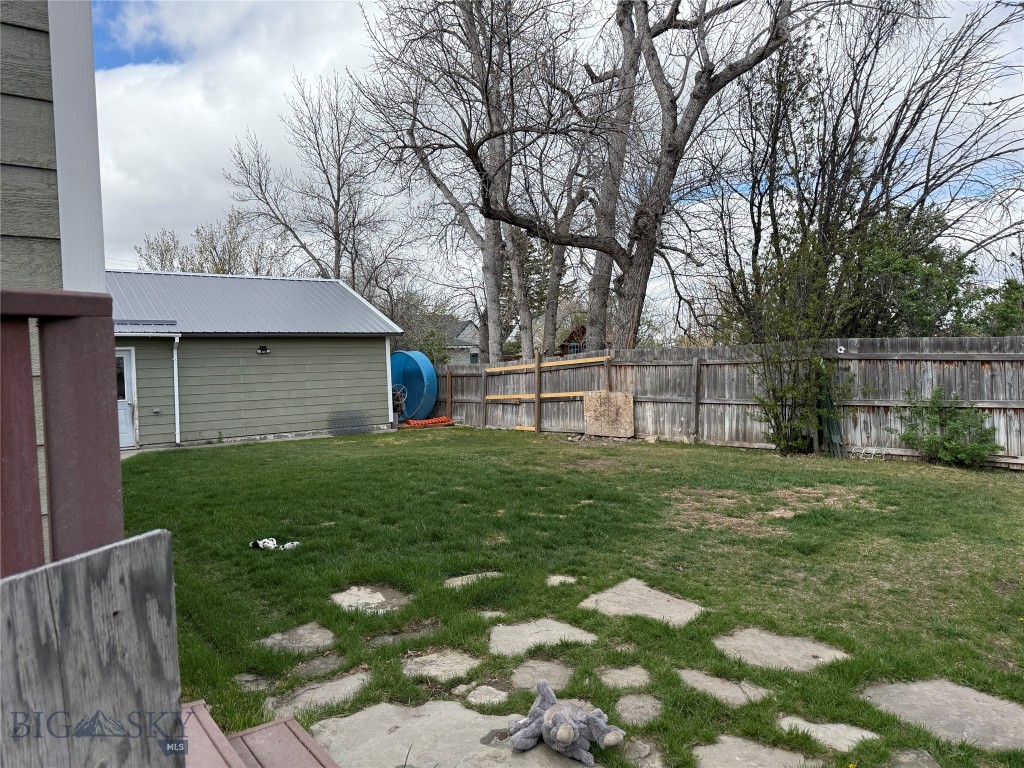 119 E 9th Property Photo 32