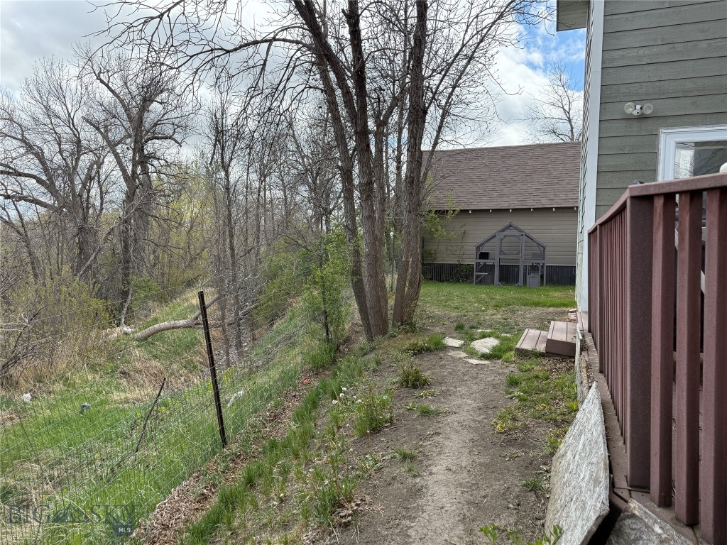 119 E 9th Property Photo 33