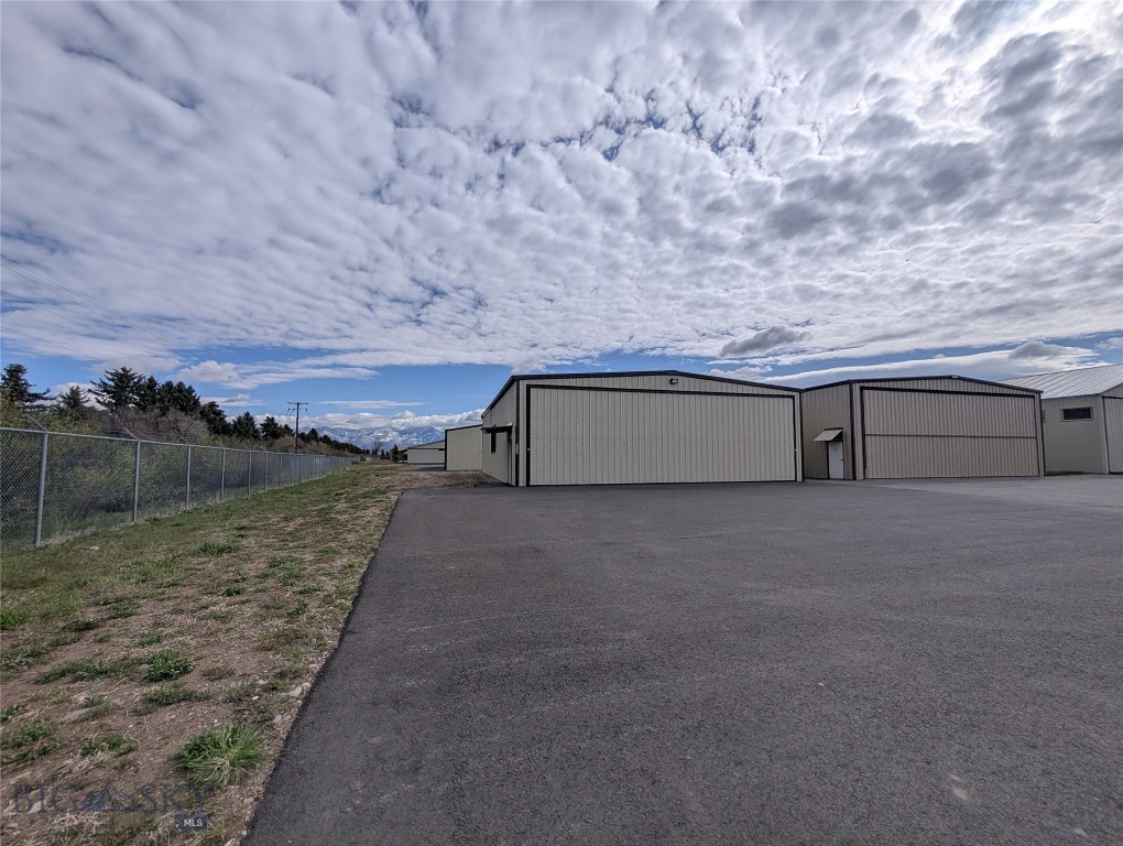 171 Taxi Way Tango Property Photo 6