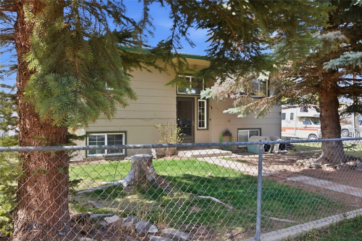 1901 Lafayette Property Photo 1