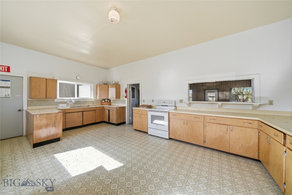 204, 210 Miles Avenue Property Photo 13