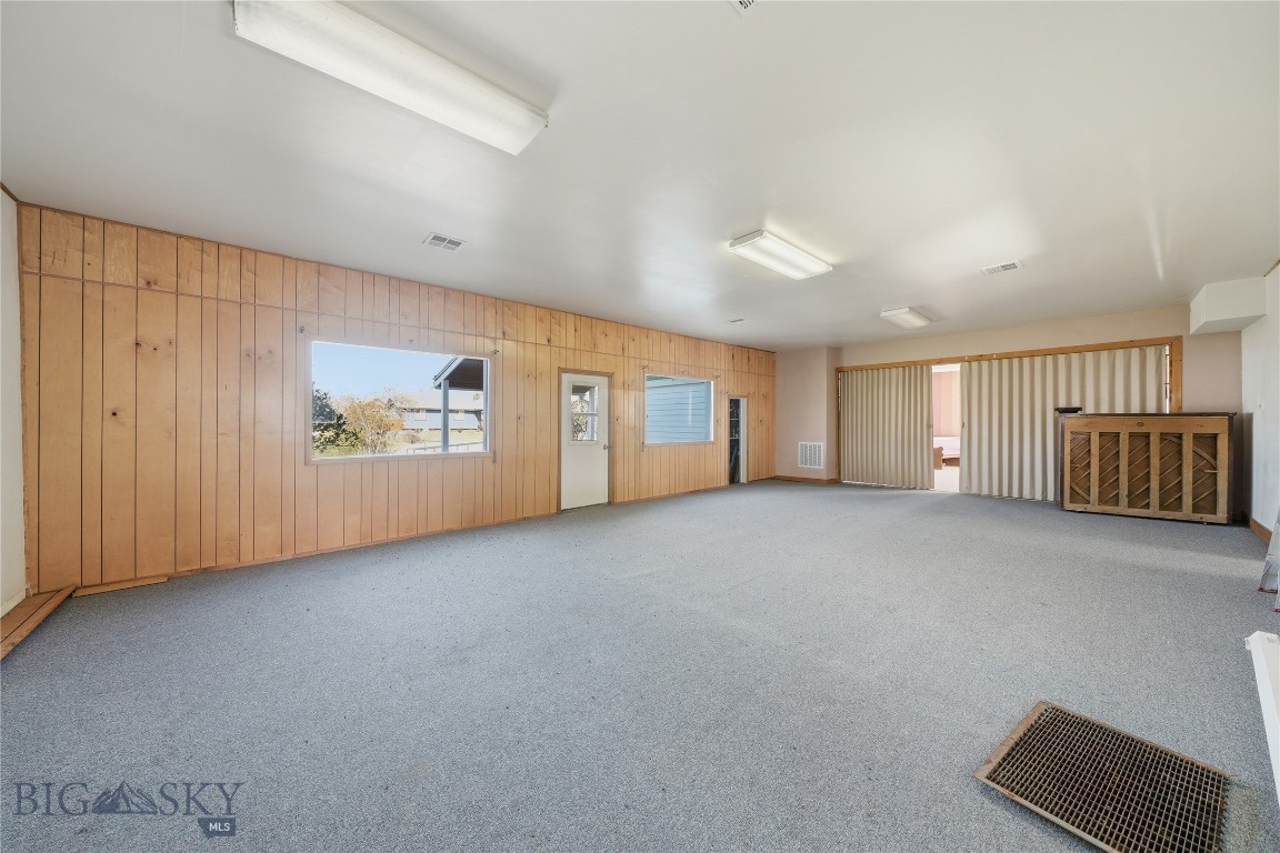 204, 210 Miles Avenue Property Photo 15