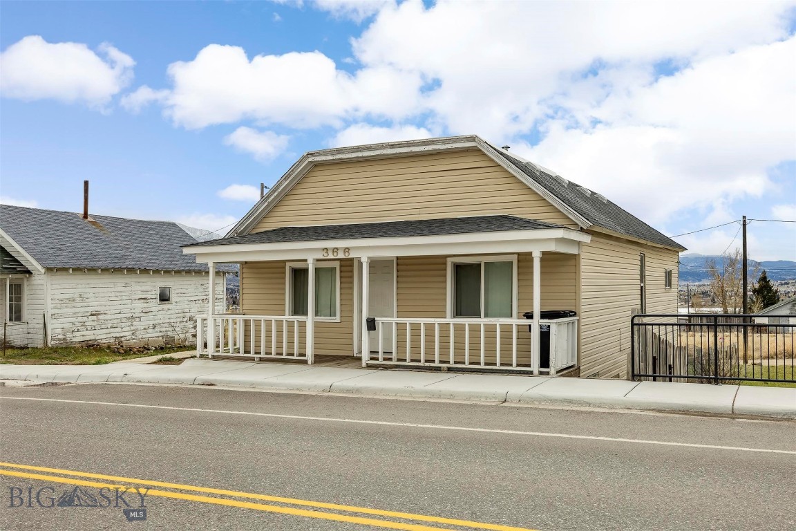 366 E Mercury Property Photo 2