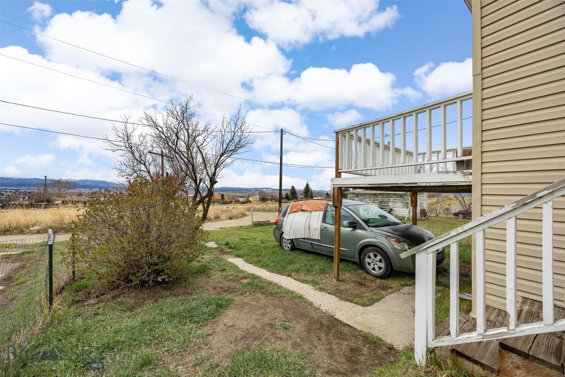 366 E Mercury Property Photo 4