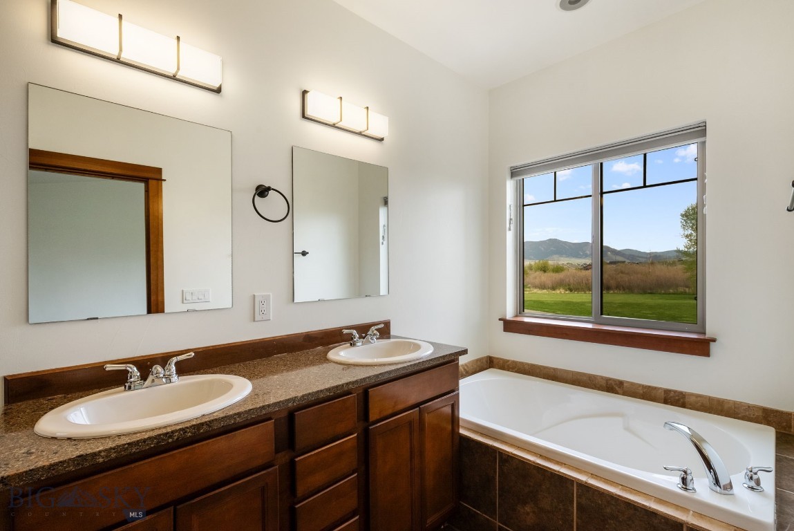 812 Rosa A Property Photo 38