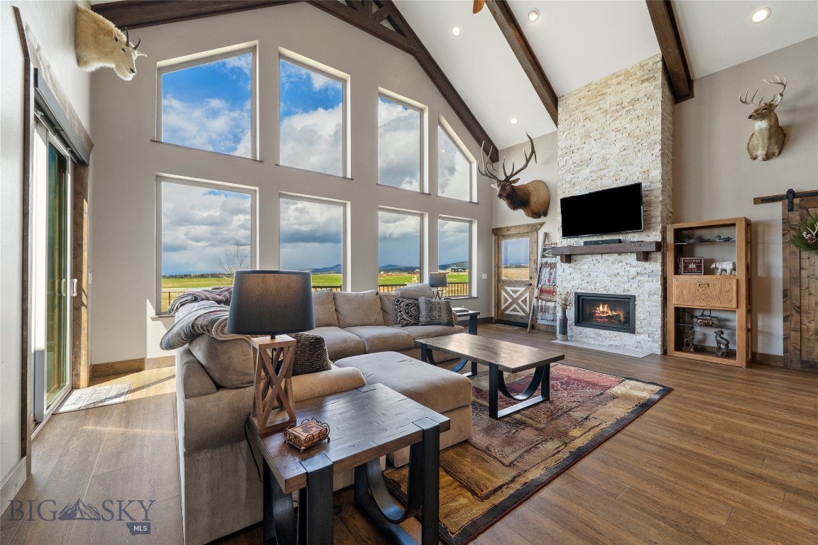 410833 Property Photo 77