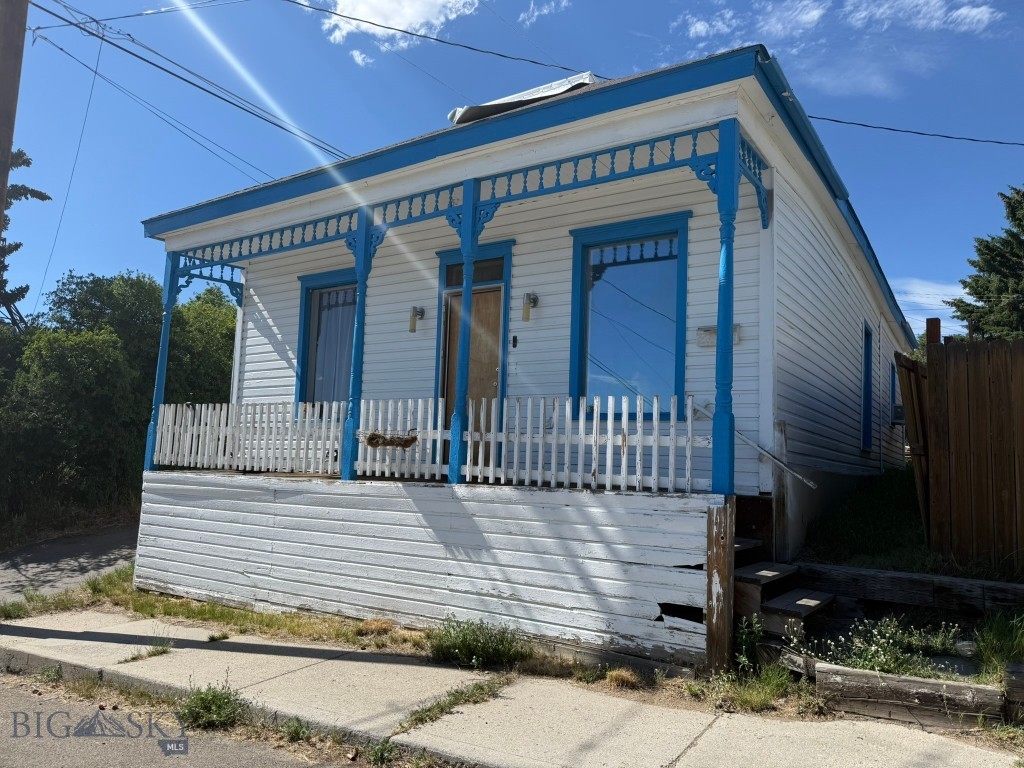 605 Caledonia Property Photo 1