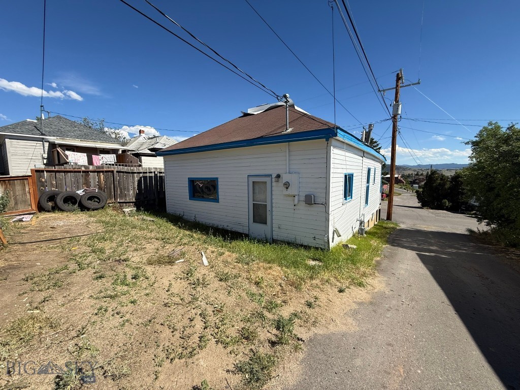 605 Caledonia Property Photo 3