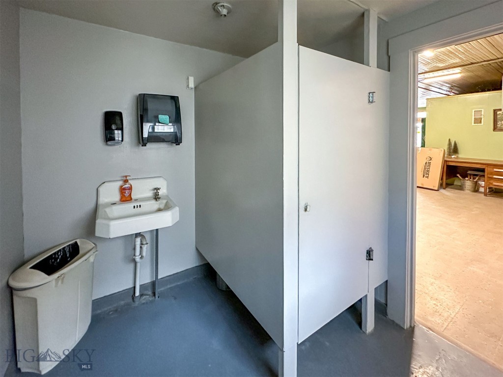 130 Main Street Property Photo 53