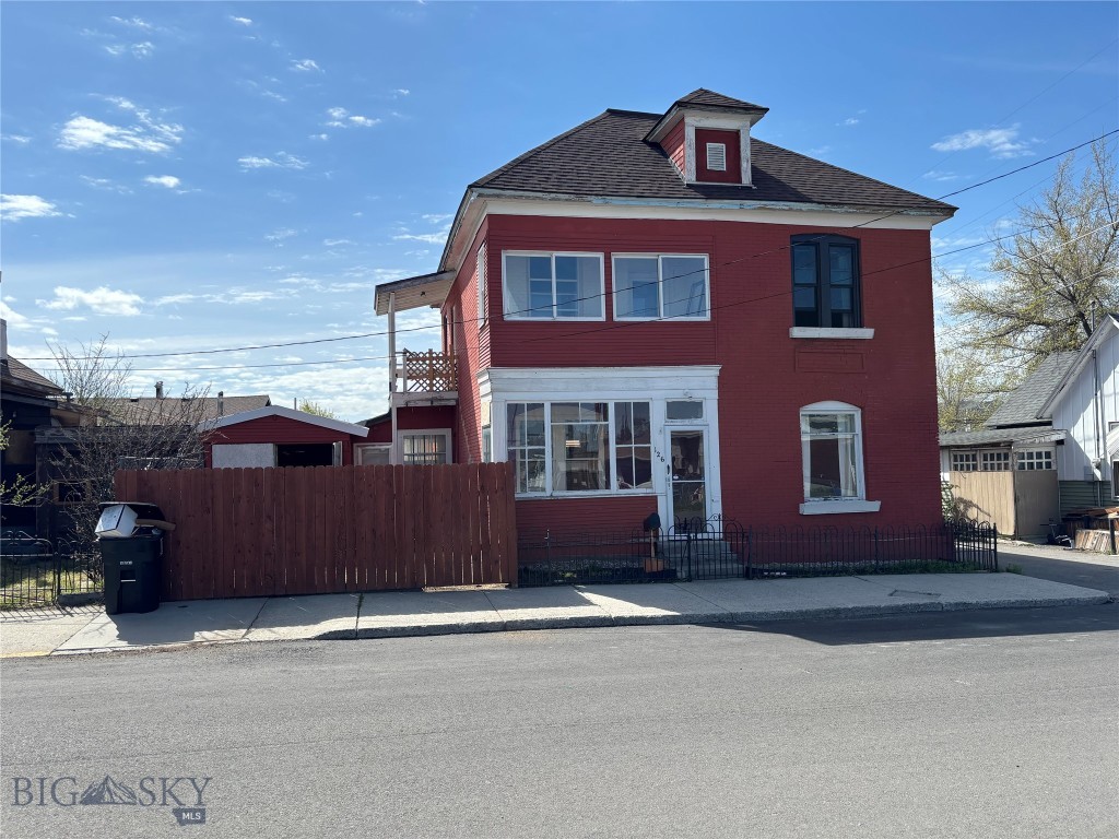 126 1st Street Property Photo 1