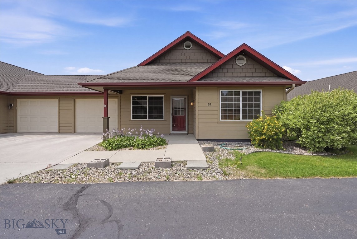 8 Eliza Drive B Property Photo 1