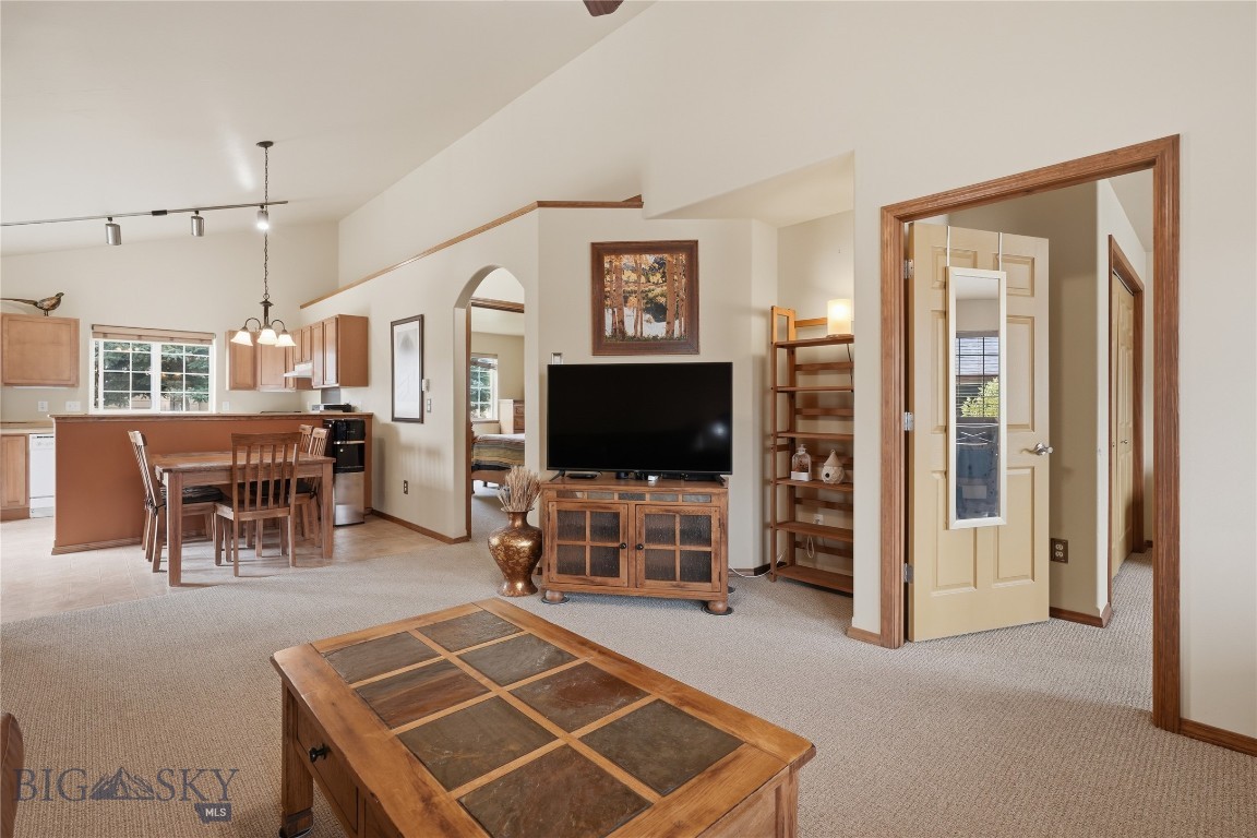 8 Eliza Drive B Property Photo 4