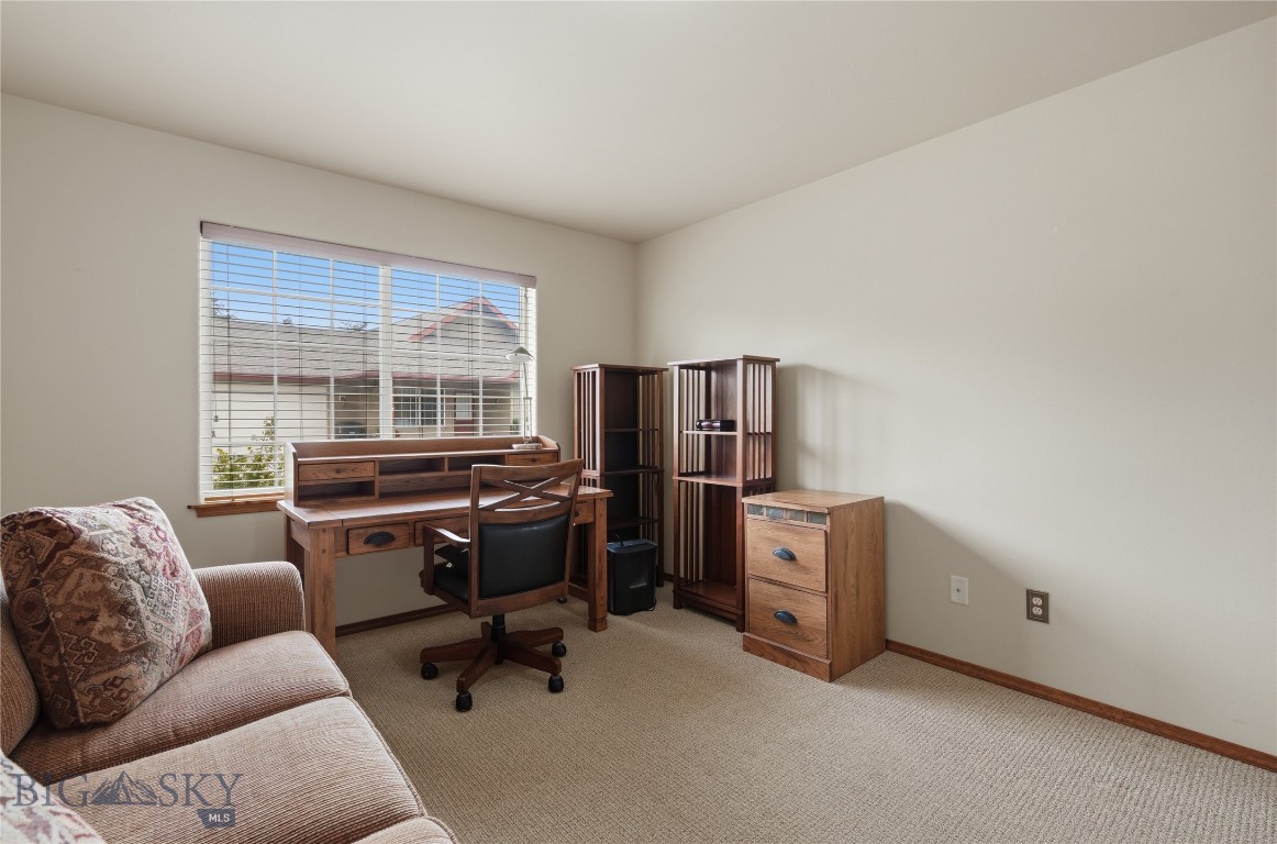 8 Eliza Drive B Property Photo 6