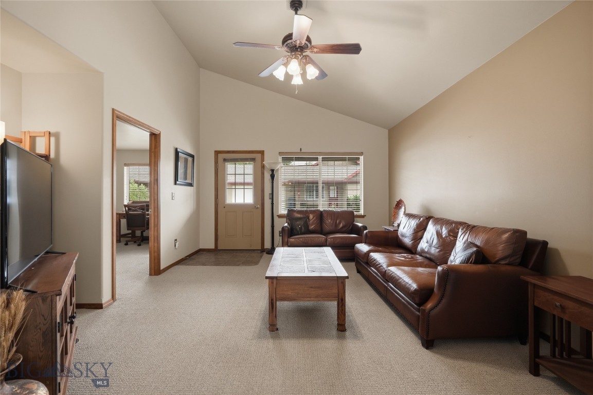 8 Eliza Drive B Property Photo 13