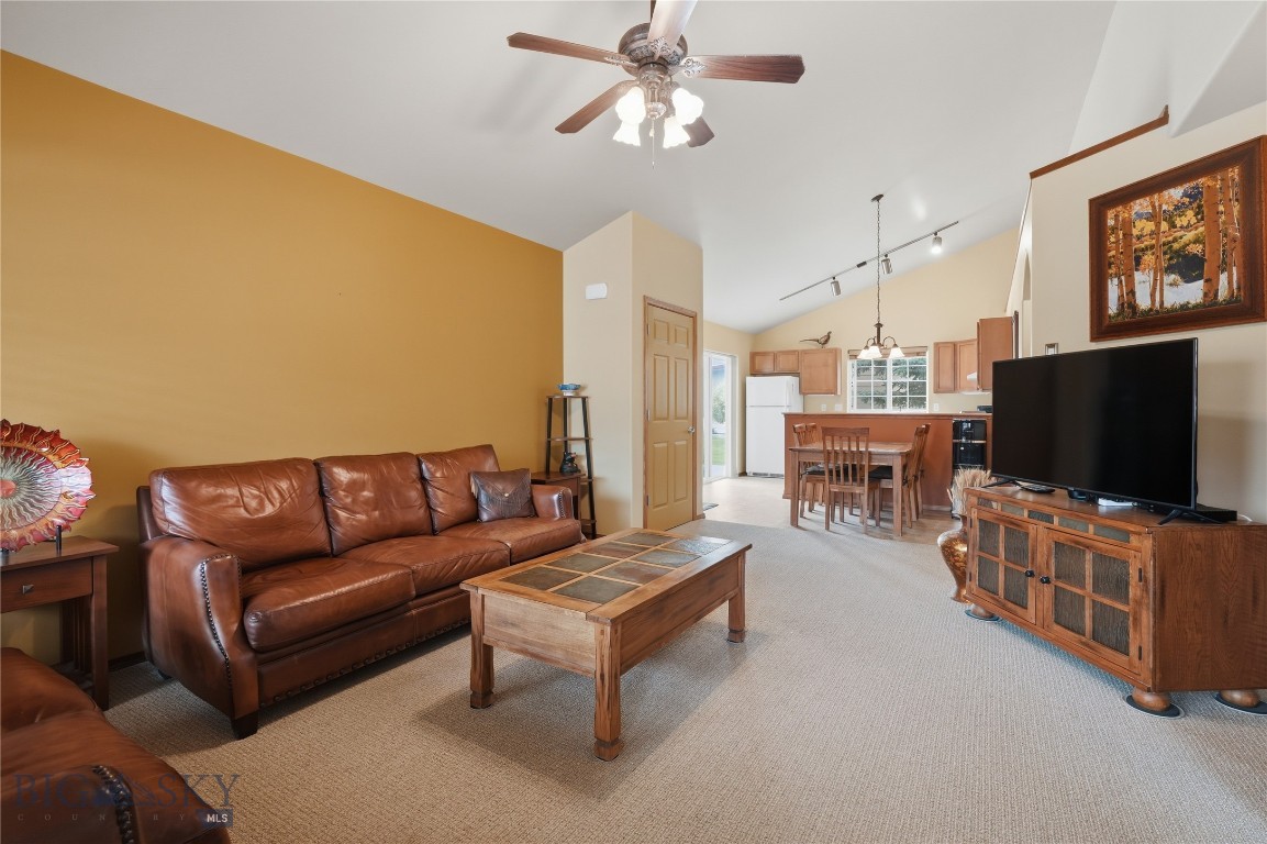 8 Eliza Drive B Property Photo 14