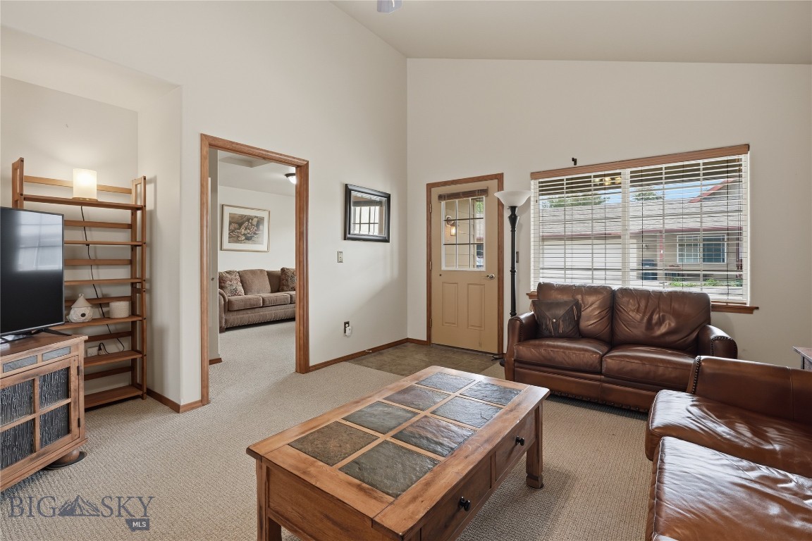 8 Eliza Drive B Property Photo 15