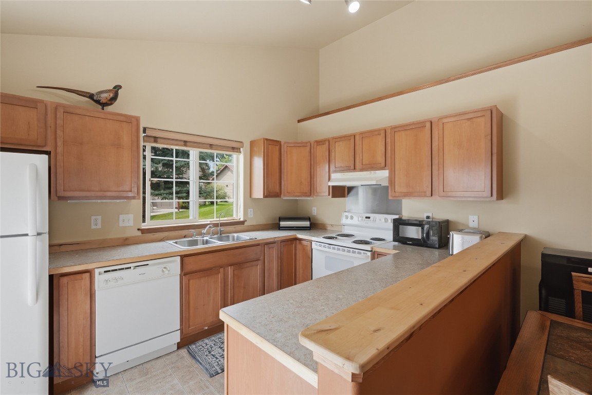 8 Eliza Drive B Property Photo 20