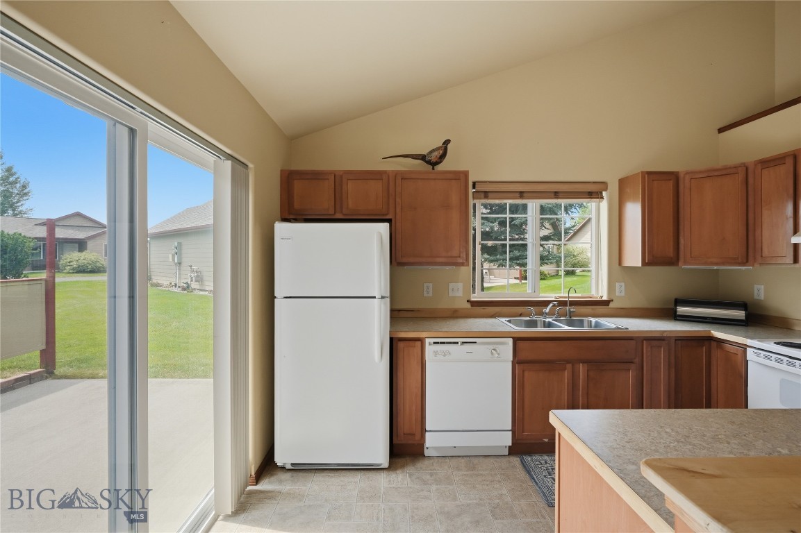 8 Eliza Drive B Property Photo 21