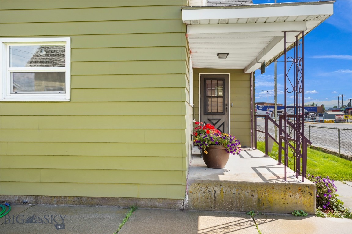 1644 Harrison Property Photo 3