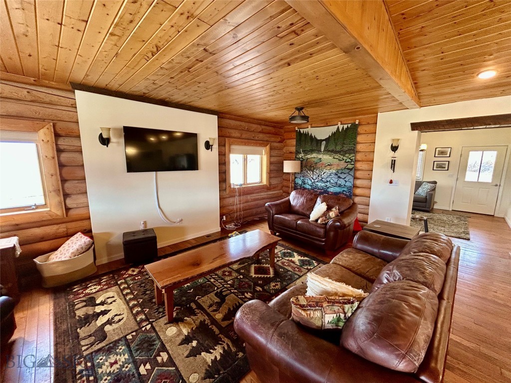 3957 Blacktail Road Property Photo 6