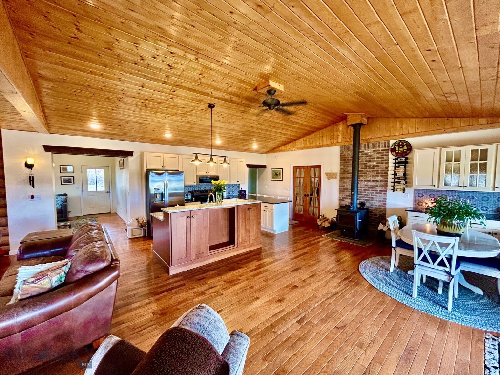 3957 Blacktail Road Property Photo 7