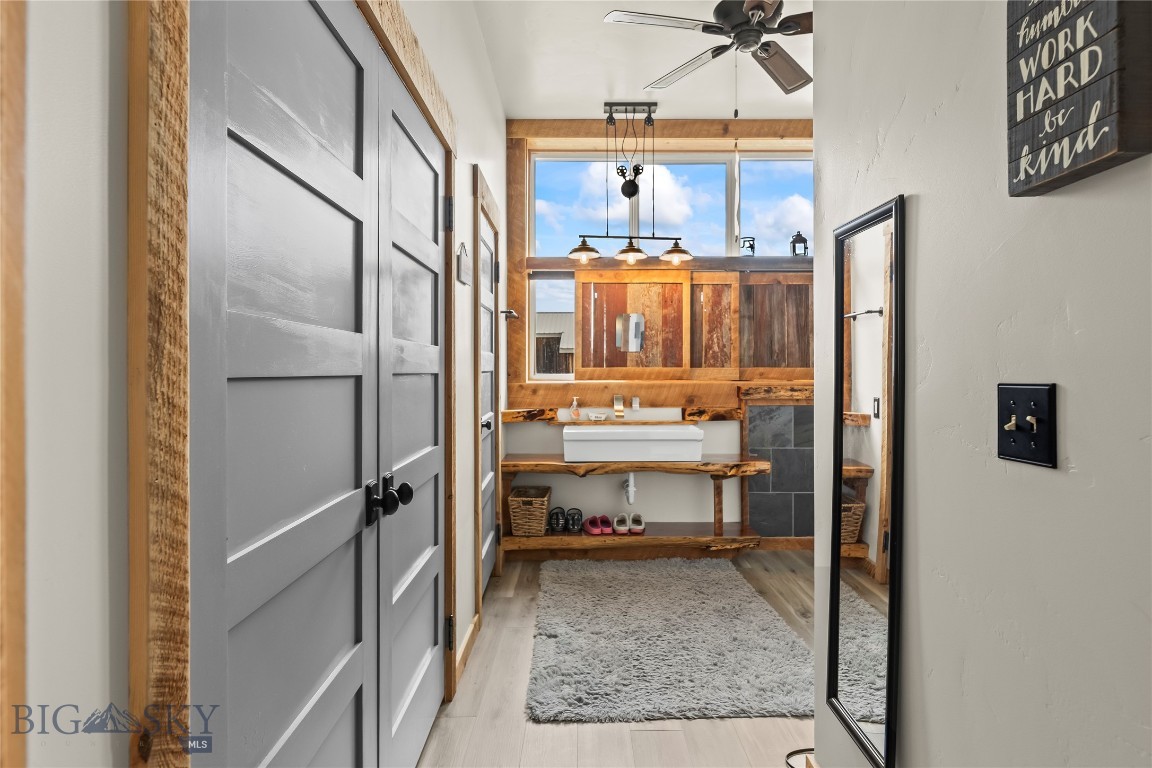28 Great Escape Property Photo 17