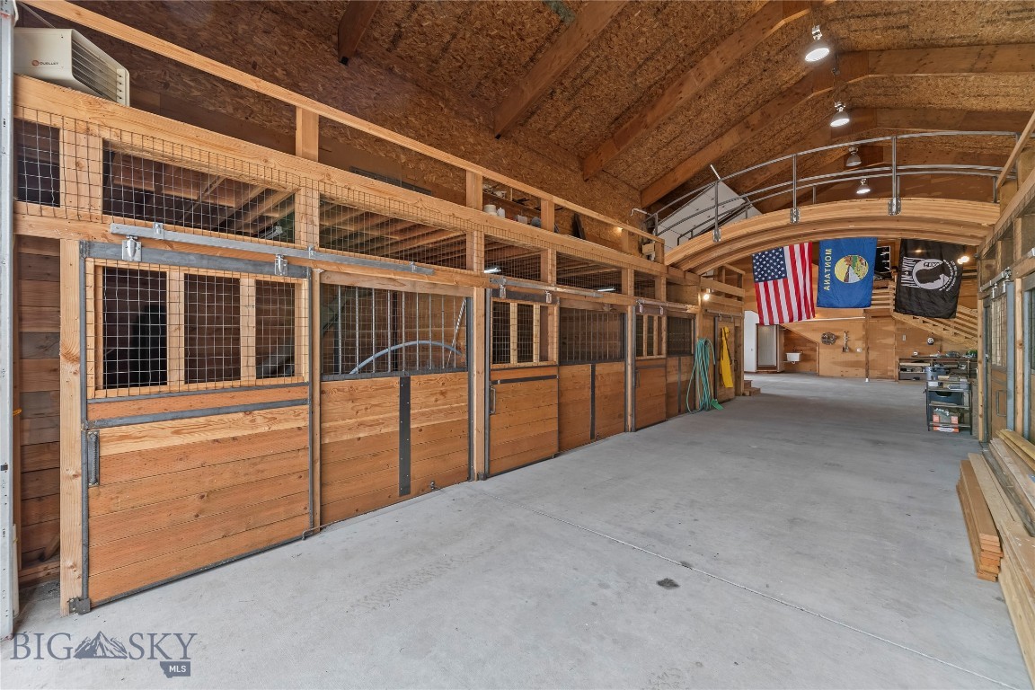 28 Great Escape Property Photo 75
