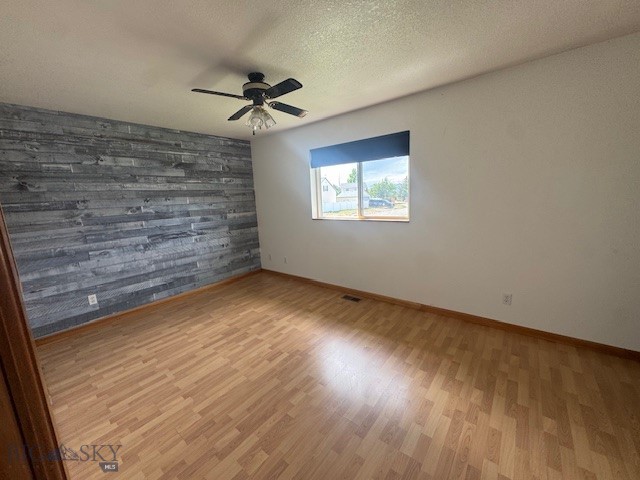 302 10th Property Photo 30