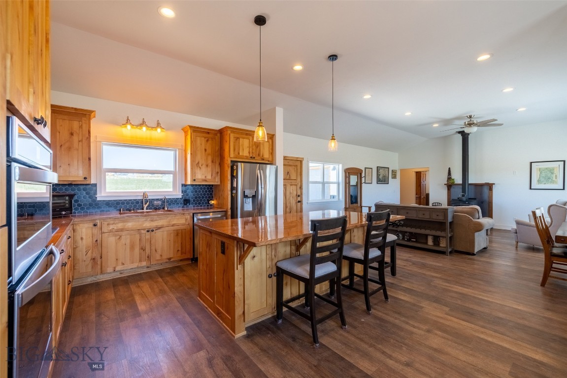 122 Rolling Prairie Property Photo 8