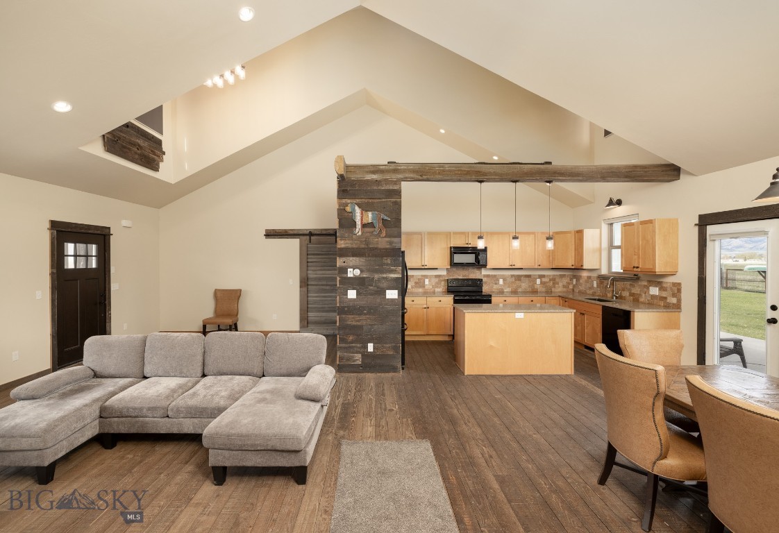 1704 Roundup Boulevard Property Photo 10