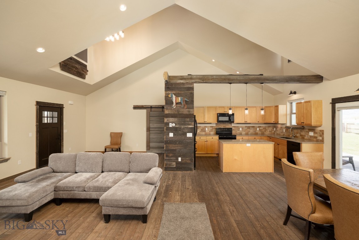 1704 Roundup Boulevard Property Photo 11