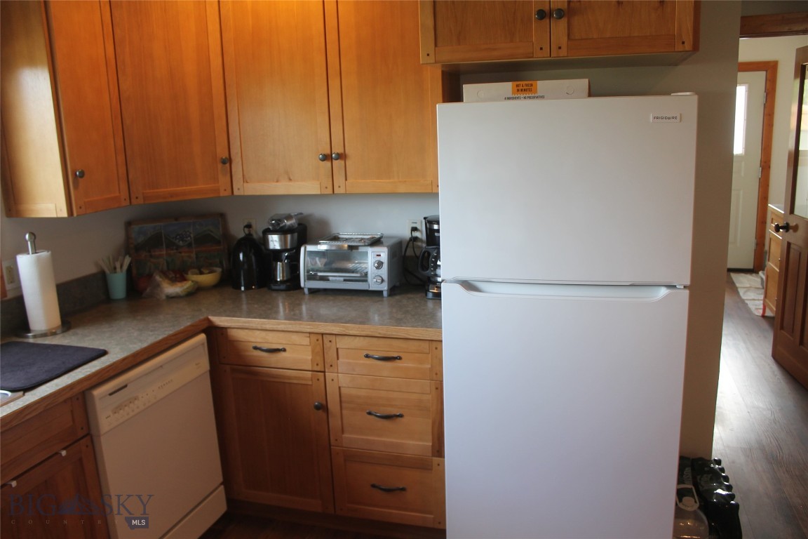 212 East 3rd Ave Property Photo 13