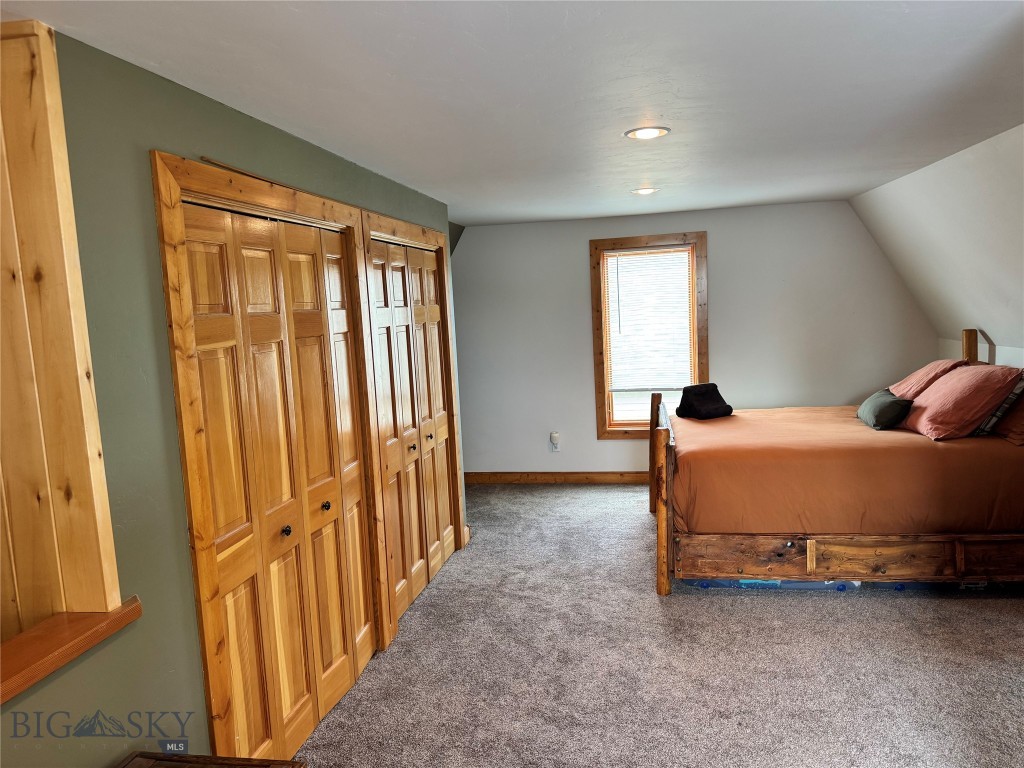 212 East 3rd Ave Property Photo 19