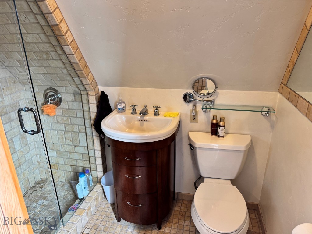 212 East 3rd Ave Property Photo 29