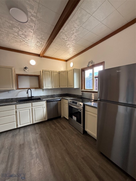 215 2nd Property Photo 2