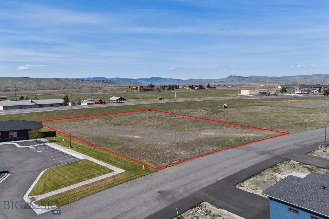 901 Sagebrush Lane Property Photo 2