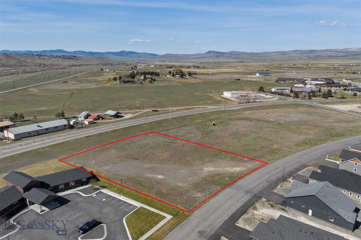 901 Sagebrush Lane Property Photo 4