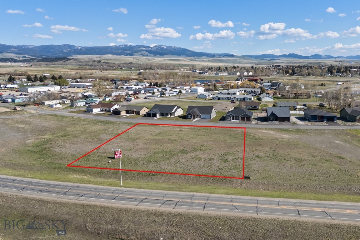 975 Sagebrush Lane Property Photo 2