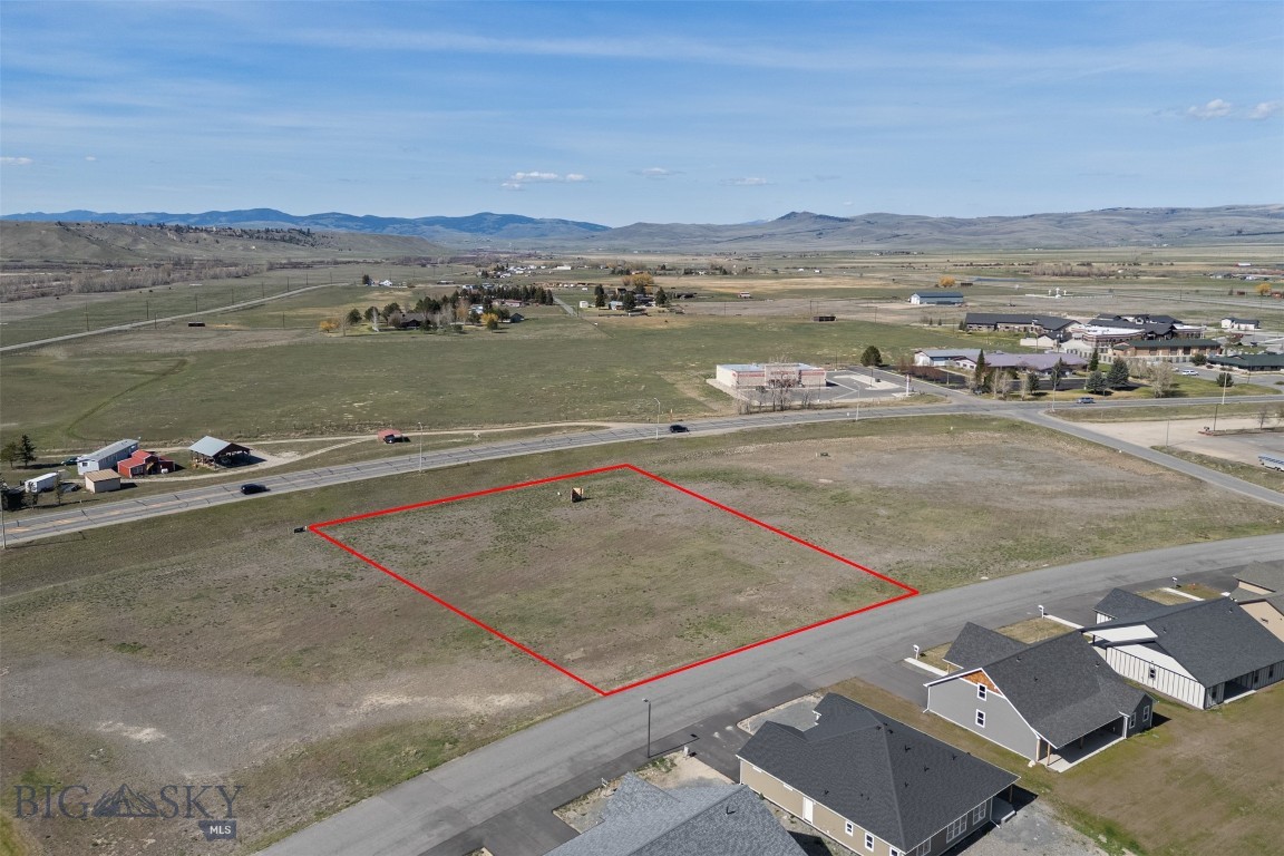 975 Sagebrush Lane Property Photo 4