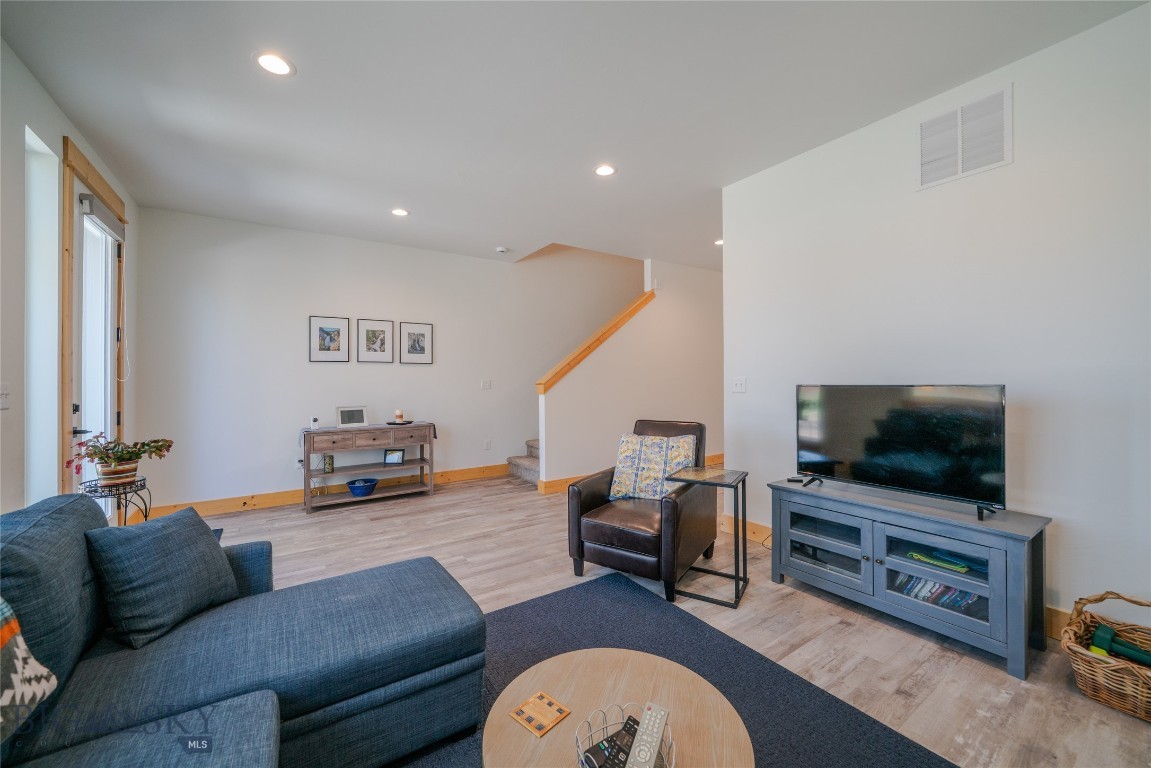 715 2nd Avenue W Property Photo 8