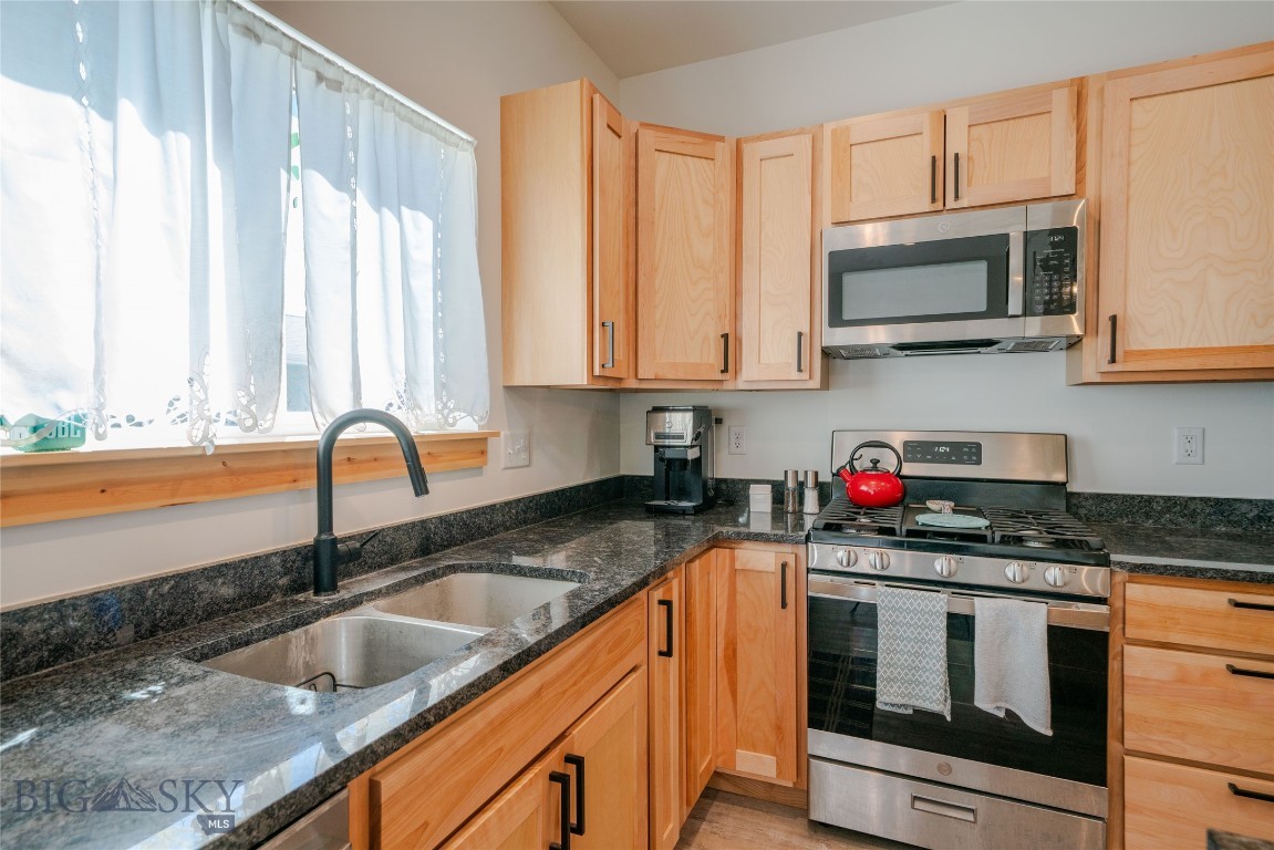 715 2nd Avenue W Property Photo 13